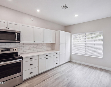 9600 N 96 Th Street - Photo Thumbnail 3