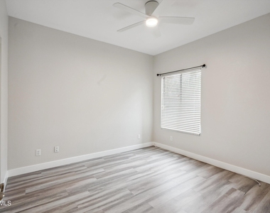 9600 N 96 Th Street - Photo Thumbnail 18