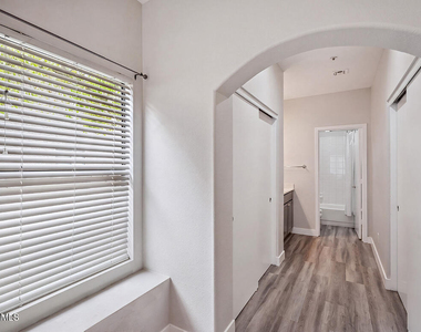 9600 N 96 Th Street - Photo Thumbnail 16