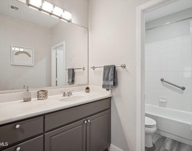 9600 N 96 Th Street - Photo Thumbnail 15