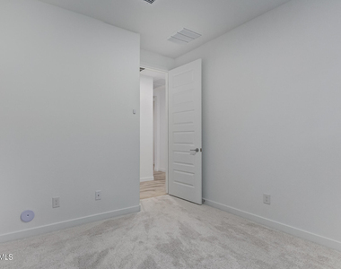 3063 E Hayfield Way - Photo Thumbnail 13