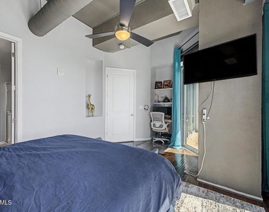 1 E Lexington Avenue - Photo Thumbnail 17