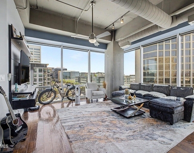 1 E Lexington Avenue - Photo Thumbnail 1