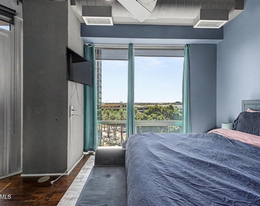 1 E Lexington Avenue - Photo Thumbnail 19