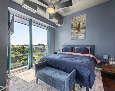 1 E Lexington Avenue - Photo Thumbnail 16