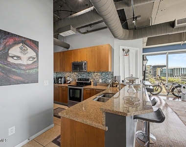 1 E Lexington Avenue - Photo Thumbnail 10