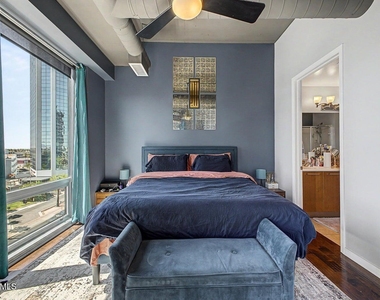 1 E Lexington Avenue - Photo Thumbnail 15