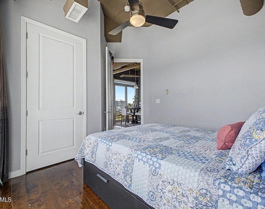1 E Lexington Avenue - Photo Thumbnail 24