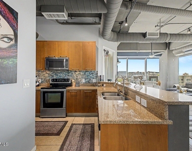 1 E Lexington Avenue - Photo Thumbnail 11