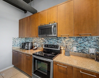 1 E Lexington Avenue - Photo Thumbnail 12