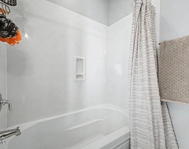 1 E Lexington Avenue - Photo Thumbnail 28