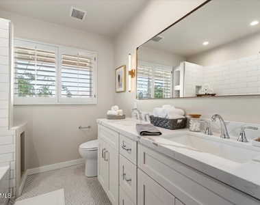 5019 E Rovey Avenue - Photo Thumbnail 8