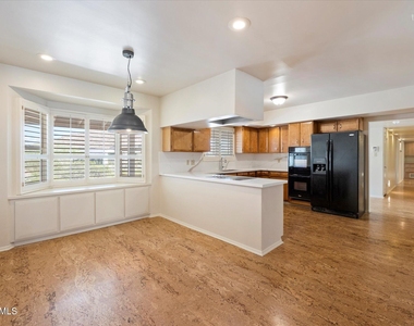 5019 E Rovey Avenue - Photo Thumbnail 15