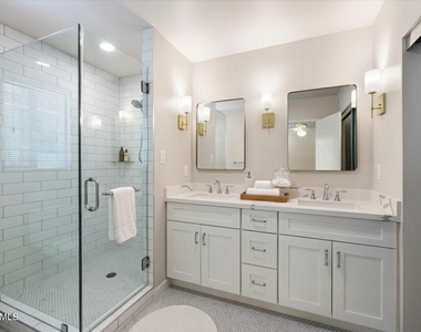 5019 E Rovey Avenue - Photo Thumbnail 1