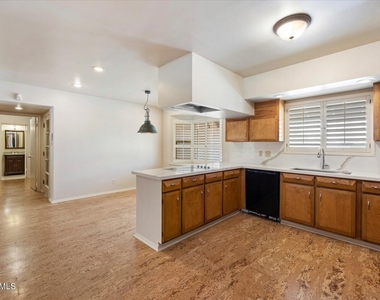 5019 E Rovey Avenue - Photo Thumbnail 18
