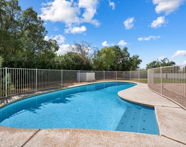 5019 E Rovey Avenue - Photo Thumbnail 39
