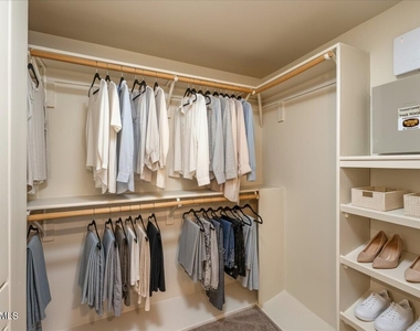 5019 E Rovey Avenue - Photo Thumbnail 6