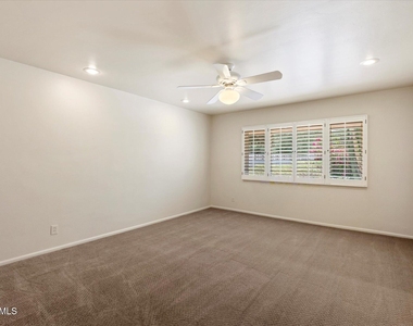 5019 E Rovey Avenue - Photo Thumbnail 5