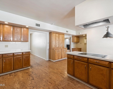 5019 E Rovey Avenue - Photo Thumbnail 17
