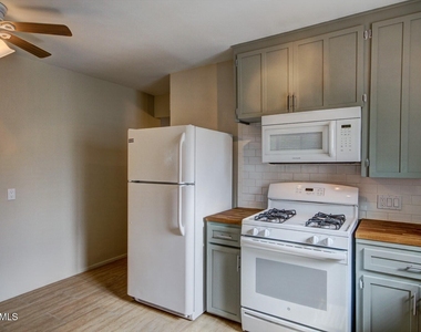7023 N 11th Place - Photo Thumbnail 5