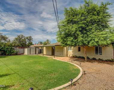 7023 N 11th Place - Photo Thumbnail 12