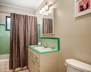 7023 N 11th Place - Photo Thumbnail 13