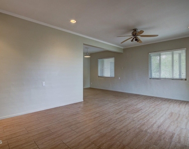 7023 N 11th Place - Photo Thumbnail 8