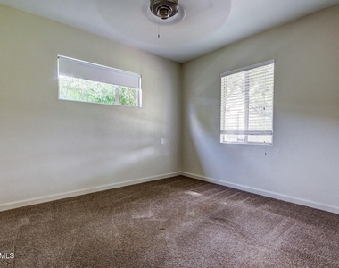 7023 N 11th Place - Photo Thumbnail 15