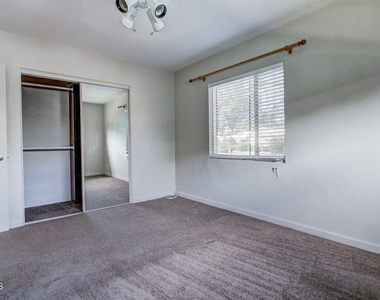 7023 N 11th Place - Photo Thumbnail 17