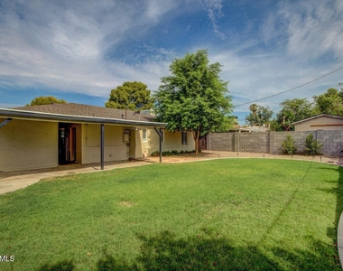 7023 N 11th Place - Photo Thumbnail 11