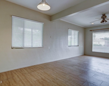 7023 N 11th Place - Photo Thumbnail 9