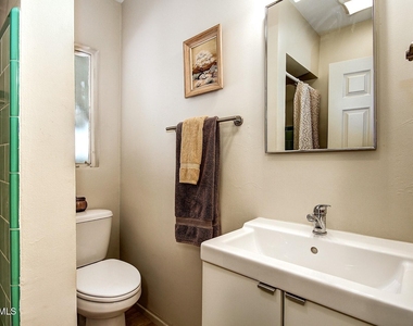 7023 N 11th Place - Photo Thumbnail 14