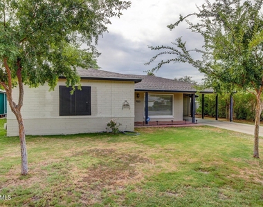 7023 N 11th Place - Photo Thumbnail 2