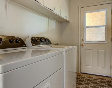 7023 N 11th Place - Photo Thumbnail 18