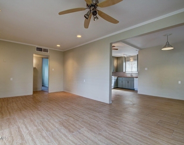 7023 N 11th Place - Photo Thumbnail 7
