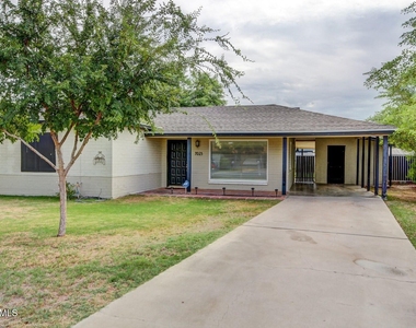 7023 N 11th Place - Photo Thumbnail 1