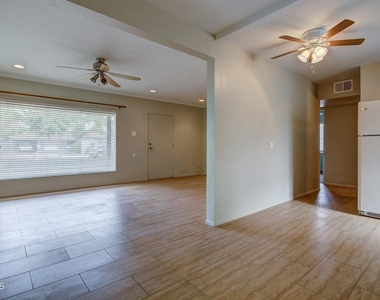 7023 N 11th Place - Photo Thumbnail 10