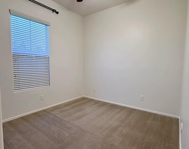 991 E Holland Park Drive - Photo Thumbnail 13