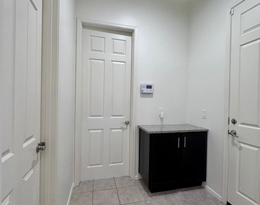 991 E Holland Park Drive - Photo Thumbnail 12