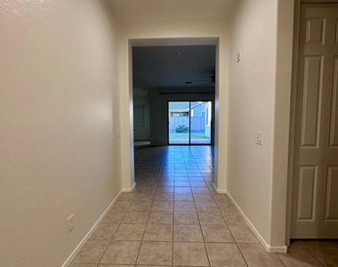 991 E Holland Park Drive - Photo Thumbnail 5