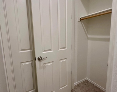 991 E Holland Park Drive - Photo Thumbnail 3