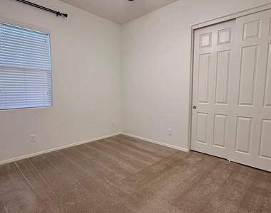 991 E Holland Park Drive - Photo Thumbnail 7