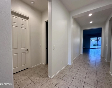 991 E Holland Park Drive - Photo Thumbnail 11