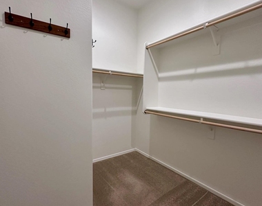 991 E Holland Park Drive - Photo Thumbnail 33
