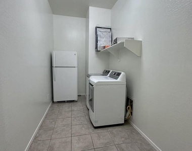 991 E Holland Park Drive - Photo Thumbnail 16