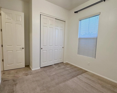 991 E Holland Park Drive - Photo Thumbnail 4