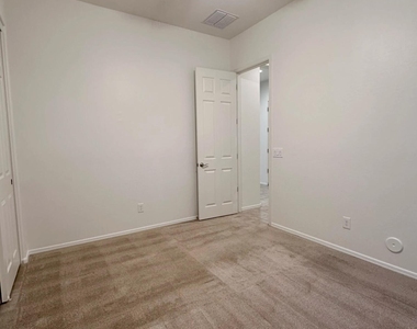 991 E Holland Park Drive - Photo Thumbnail 9