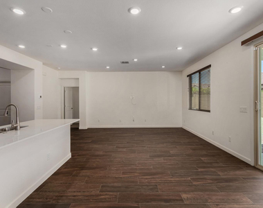 20396 W Brittlewood Avenue - Photo Thumbnail 7