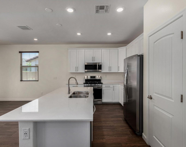 20396 W Brittlewood Avenue - Photo Thumbnail 8