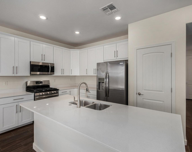 20396 W Brittlewood Avenue - Photo Thumbnail 11